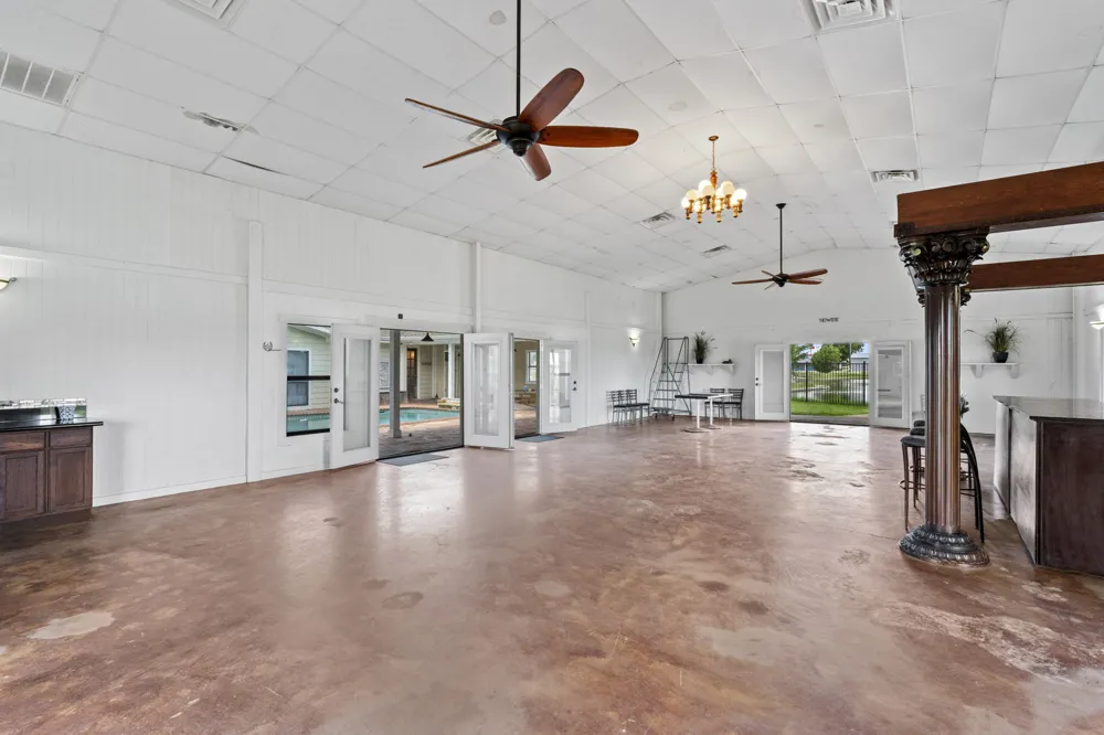 3345 E Austin Street Giddings, TX 78942