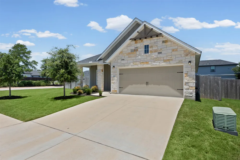 215 Cabiness Drive Salado, TX 76571