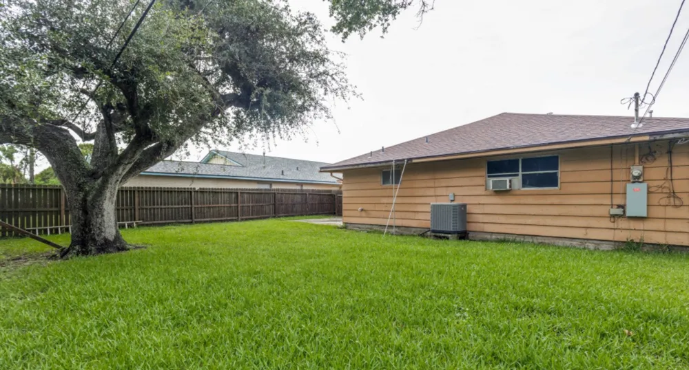 3221 Pine Street Galveston, TX 77551