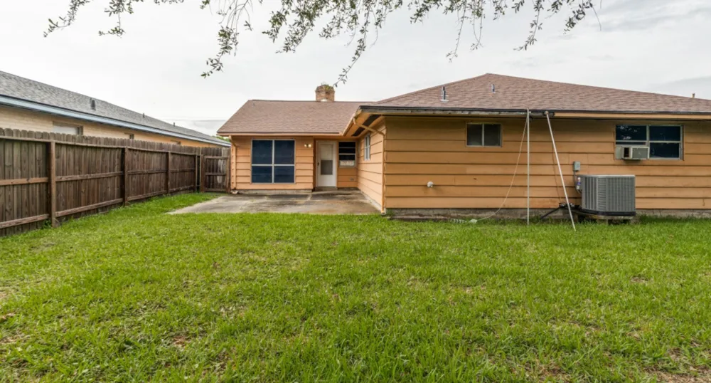 3221 Pine Street Galveston, TX 77551