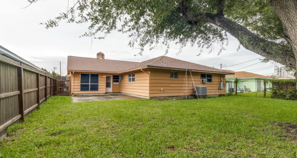 3221 Pine Street Galveston, TX 77551