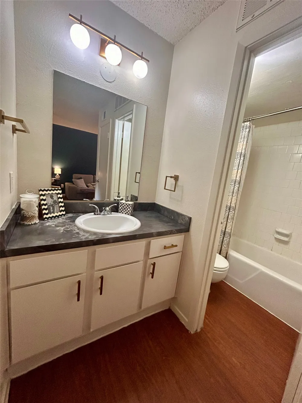 4209 Avenue B Avenue #106 Austin, TX 78751