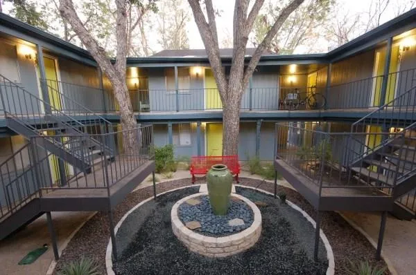 4209 Avenue B Avenue #106 Austin, TX 78751