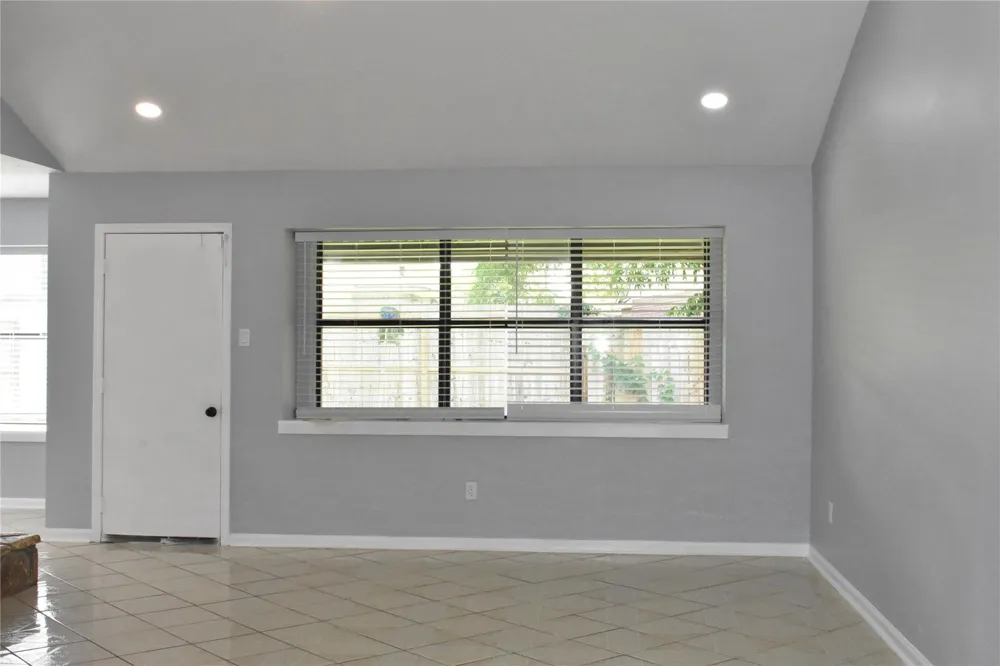1347 Somercotes Lane Channelview, TX 77530