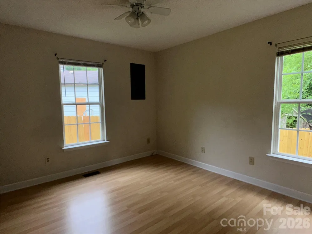 827 E 9th Street Newton, NC 28658