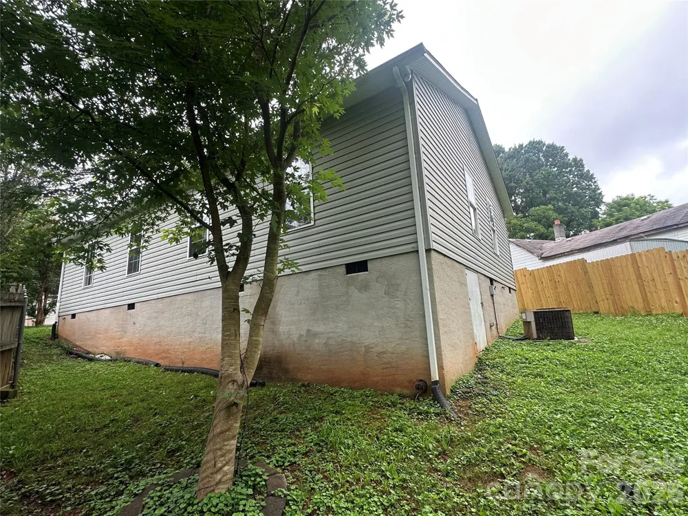 827 E 9th Street Newton, NC 28658