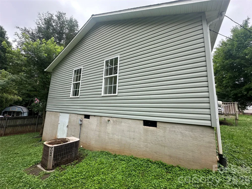 827 E 9th Street Newton, NC 28658