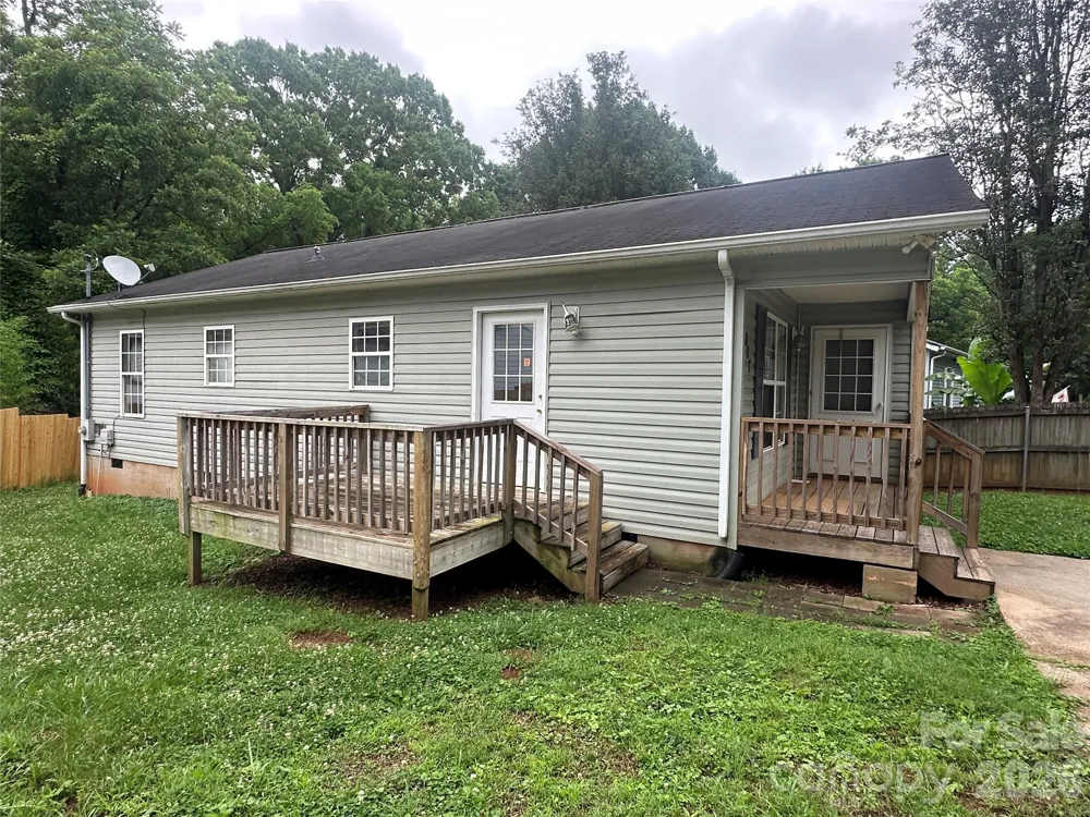 827 E 9th Street Newton, NC 28658