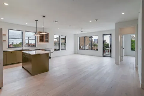 309 W Daggett Avenue #205