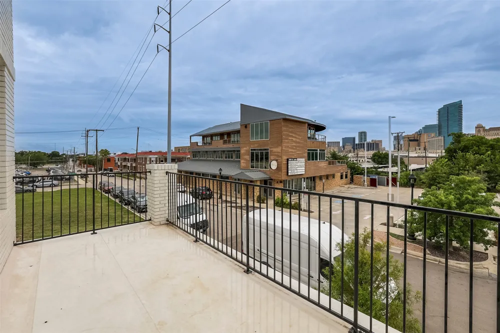 309 W Daggett Avenue #205 Fort Worth, TX 76104