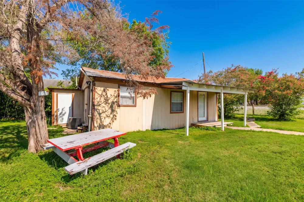 310 E Parsons Street Manor, TX 78653