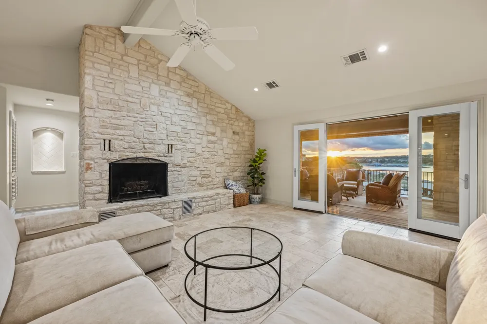 1005 Challenger Lakeway, TX 78734