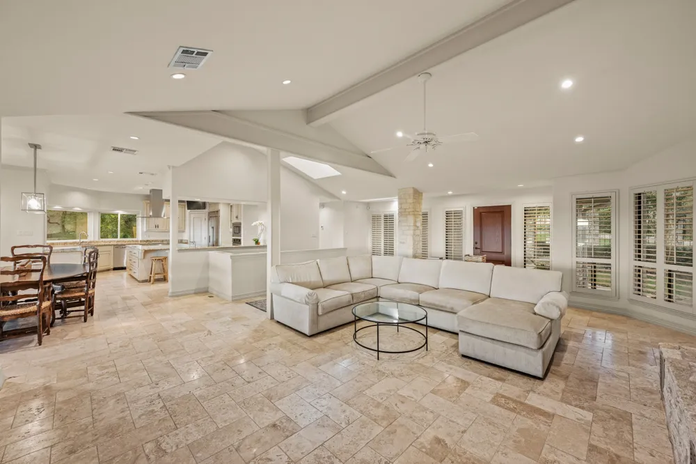 1005 Challenger Lakeway, TX 78734