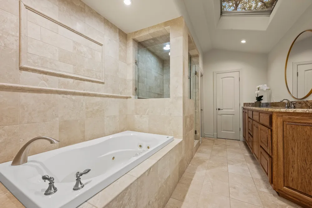 1005 Challenger Lakeway, TX 78734