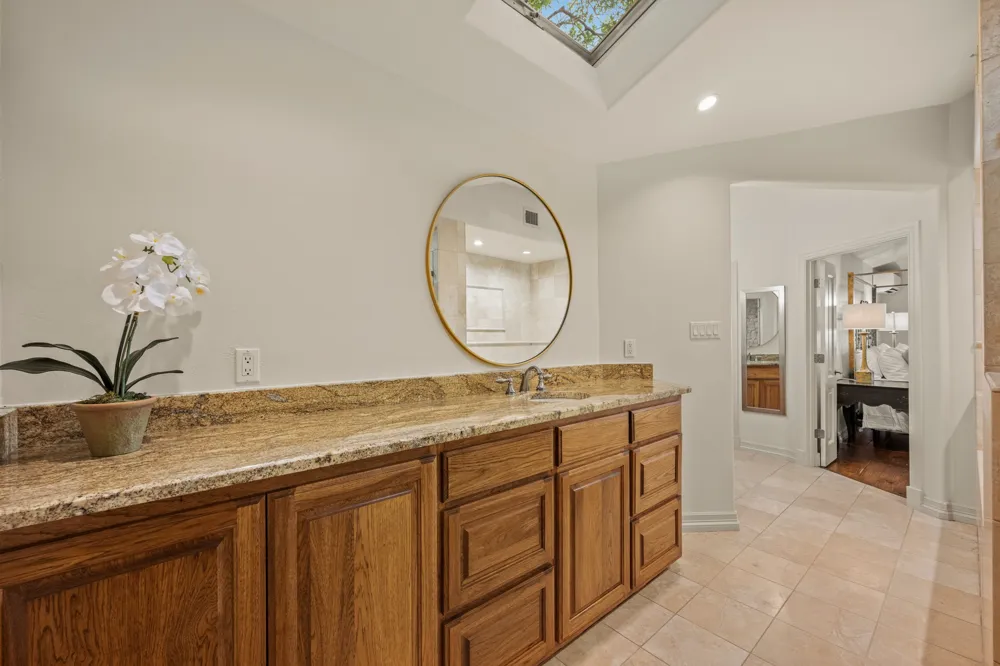 1005 Challenger Lakeway, TX 78734