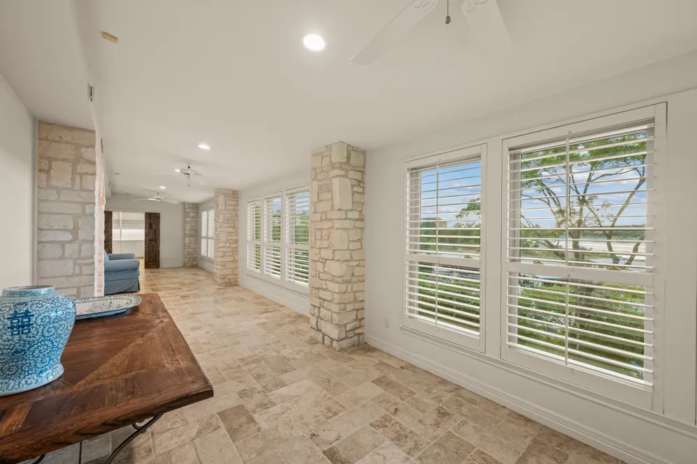 1005 Challenger Lakeway, TX 78734