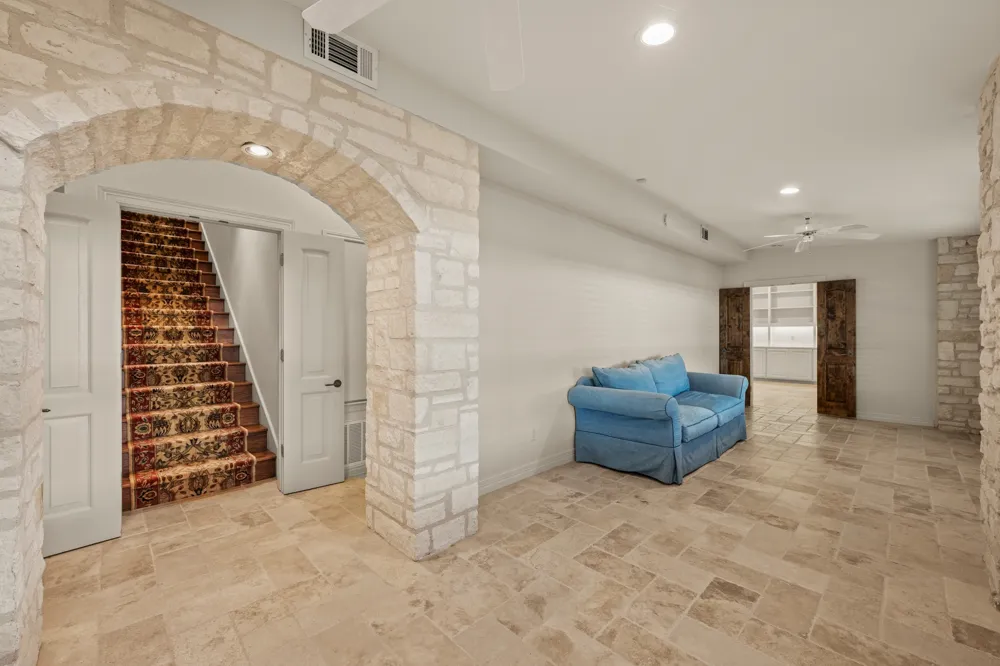 1005 Challenger Lakeway, TX 78734