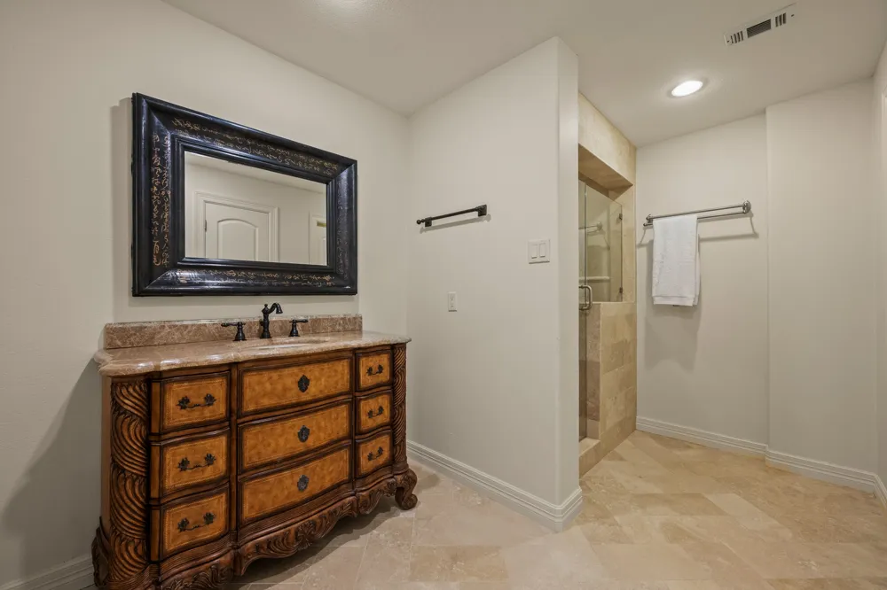 1005 Challenger Lakeway, TX 78734