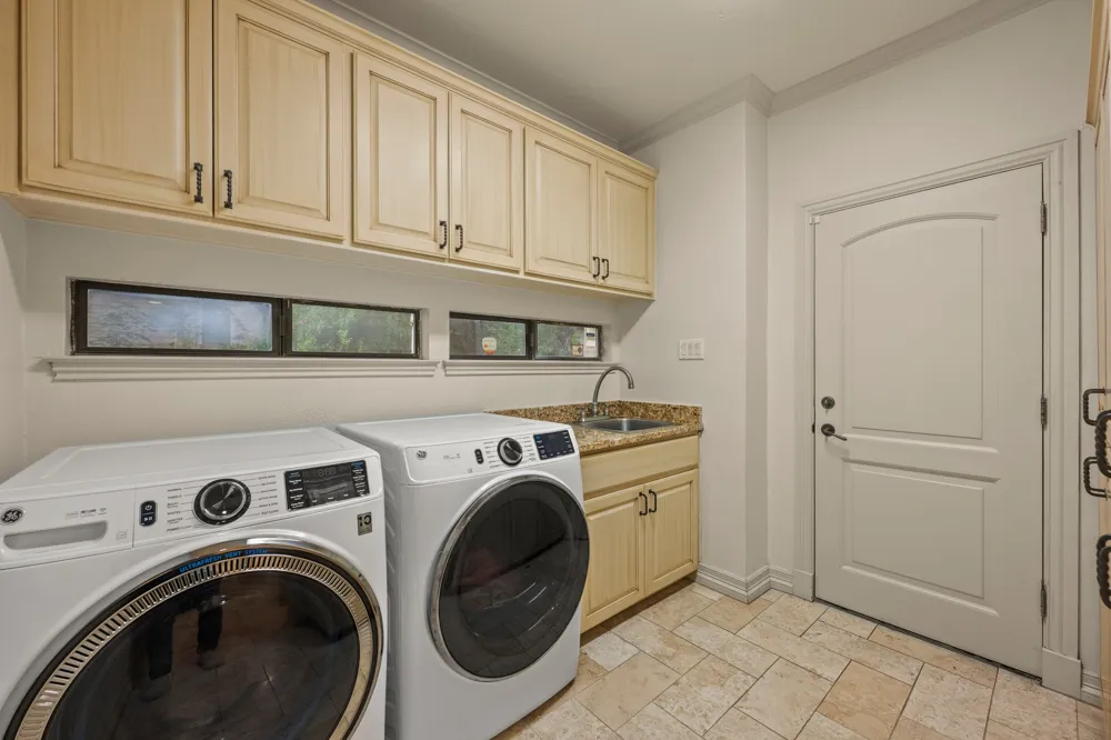 1005 Challenger Lakeway, TX 78734