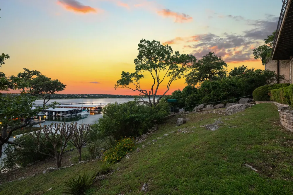 1005 Challenger Lakeway, TX 78734