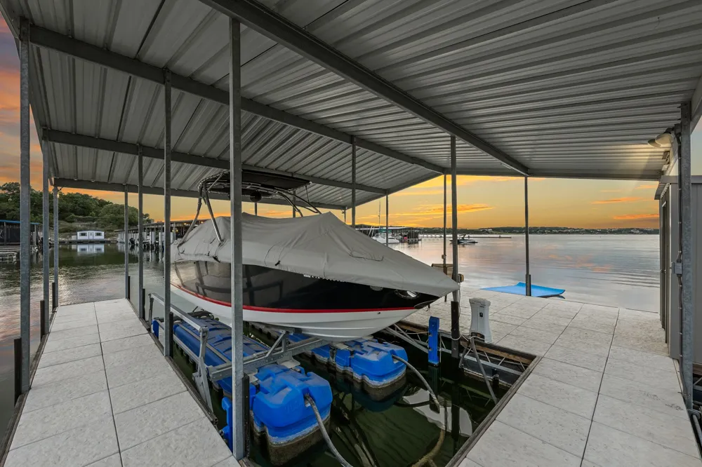 1005 Challenger Lakeway, TX 78734
