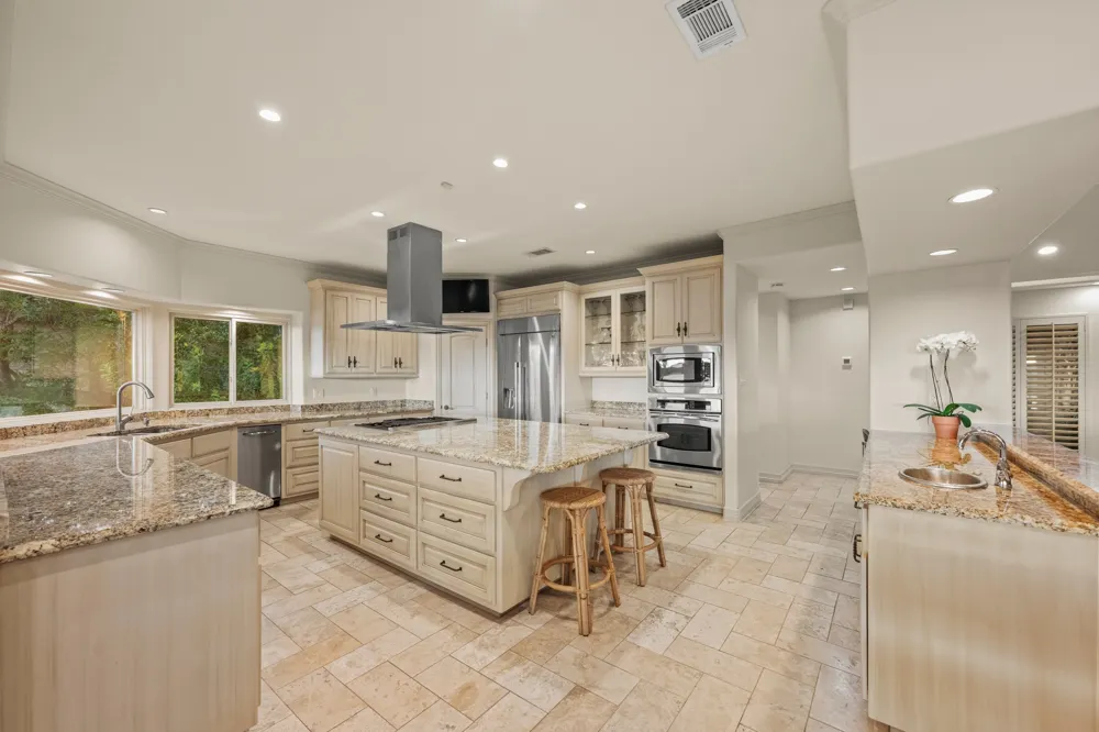 1005 Challenger Lakeway, TX 78734