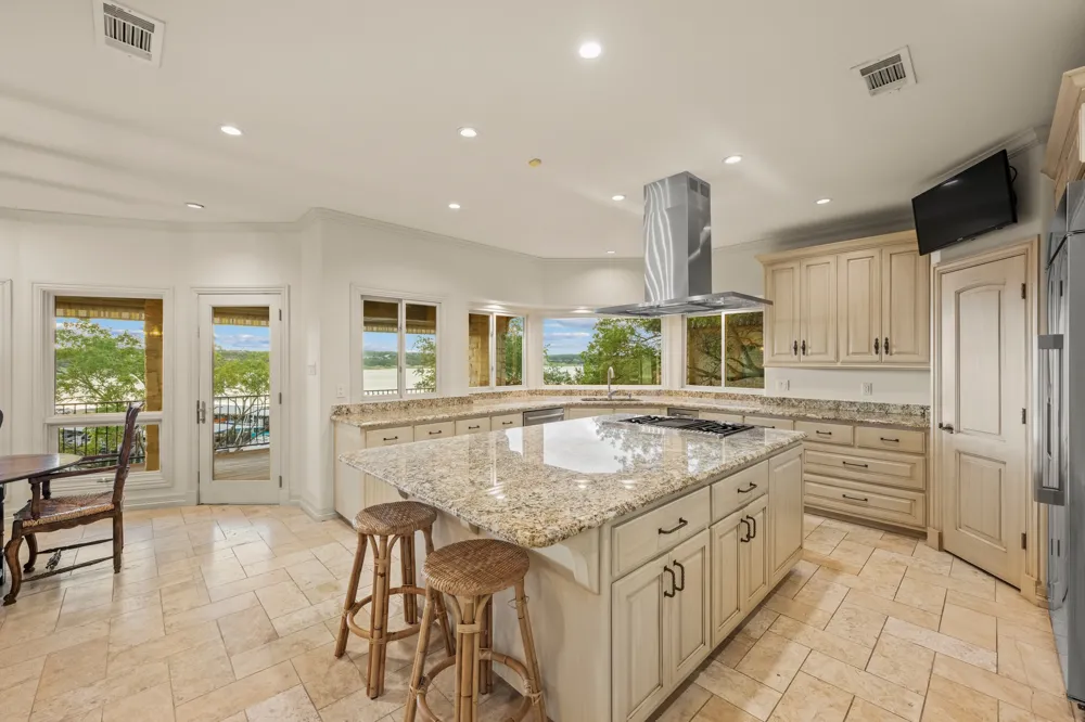 1005 Challenger Lakeway, TX 78734