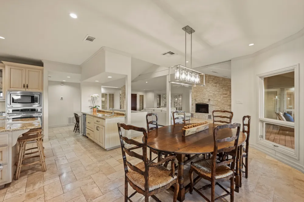 1005 Challenger Lakeway, TX 78734