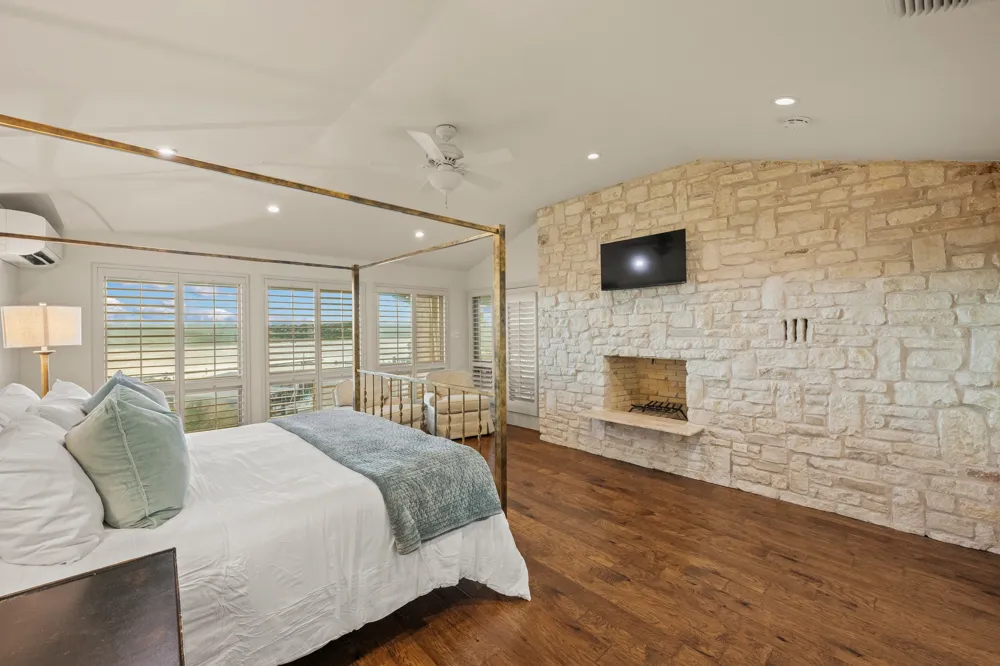 1005 Challenger Lakeway, TX 78734