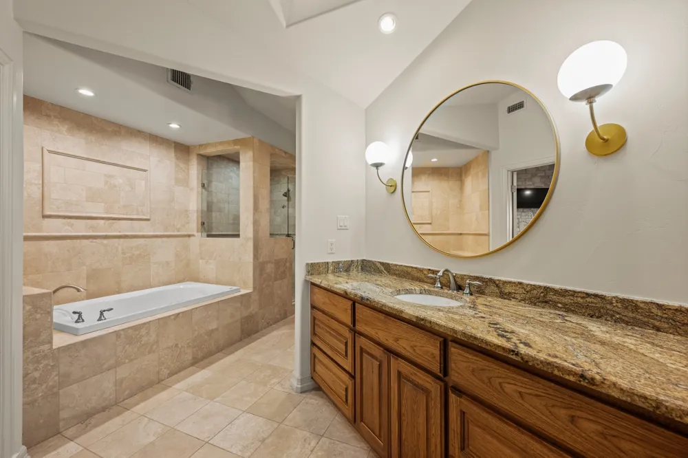 1005 Challenger Lakeway, TX 78734