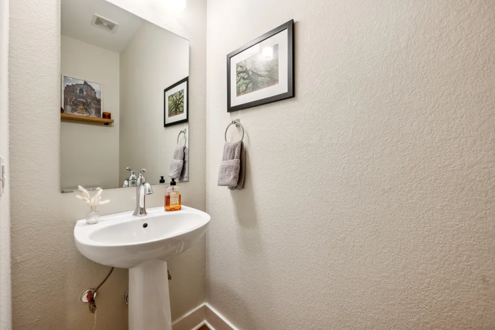 2827 Manor Road #3104 Austin, TX 78722