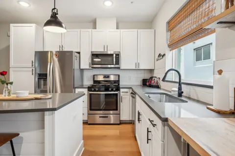 2827 Manor Road #3104