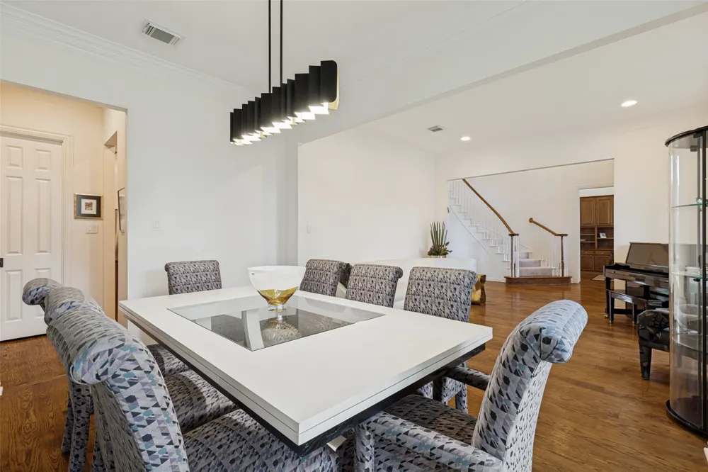 5213 Tennington Park Dallas, TX 75287
