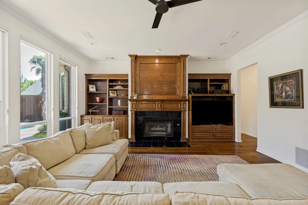 5213 Tennington Park Dallas, TX 75287