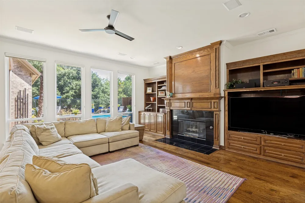 5213 Tennington Park Dallas, TX 75287