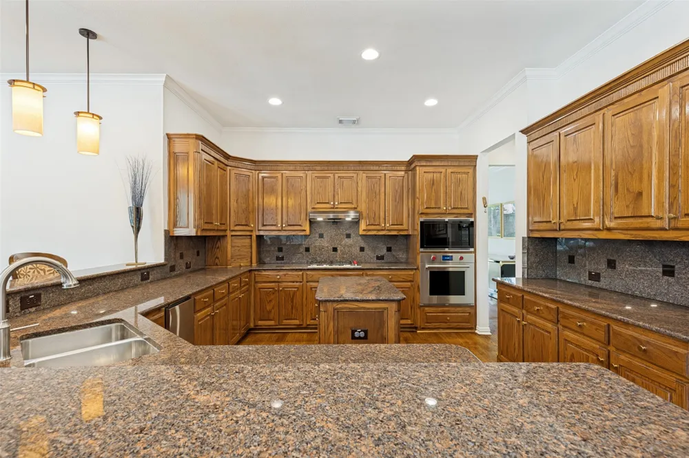 5213 Tennington Park Dallas, TX 75287