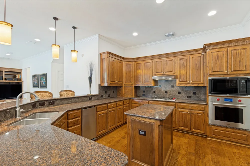 5213 Tennington Park Dallas, TX 75287