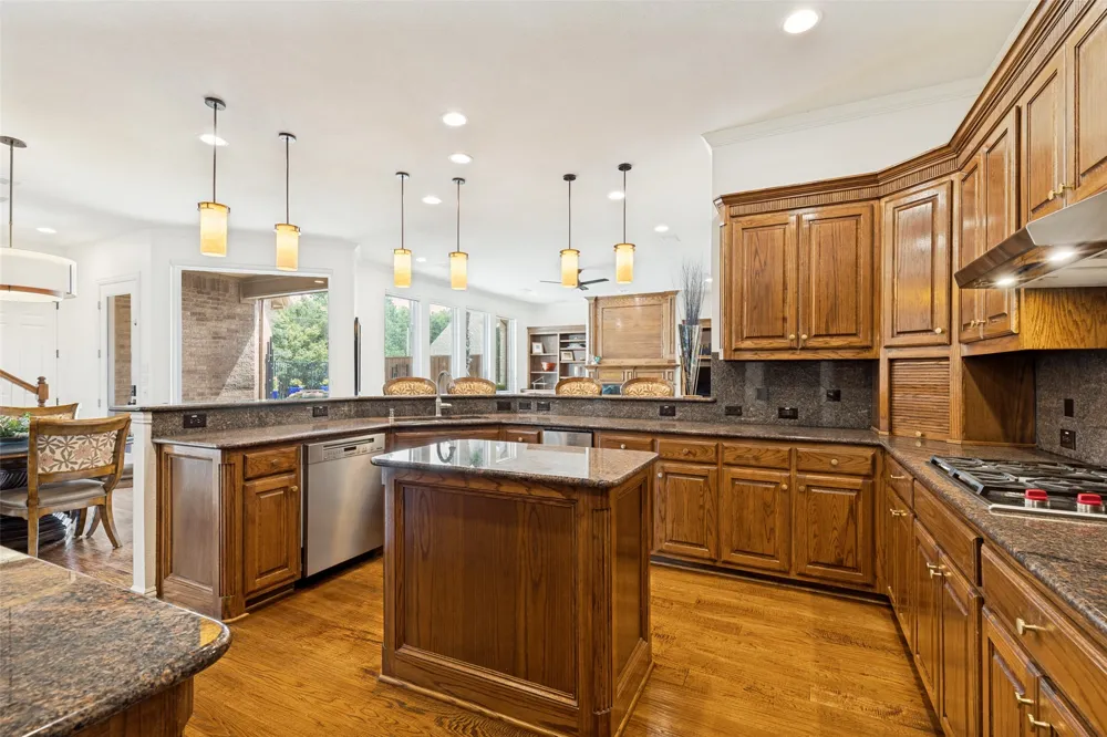 5213 Tennington Park Dallas, TX 75287