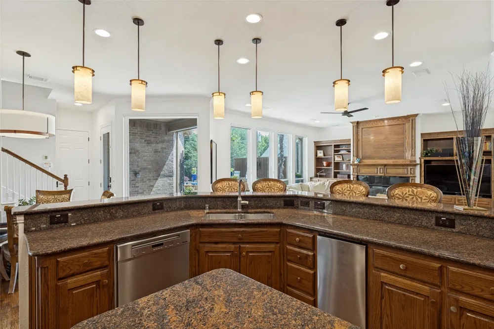 5213 Tennington Park Dallas, TX 75287