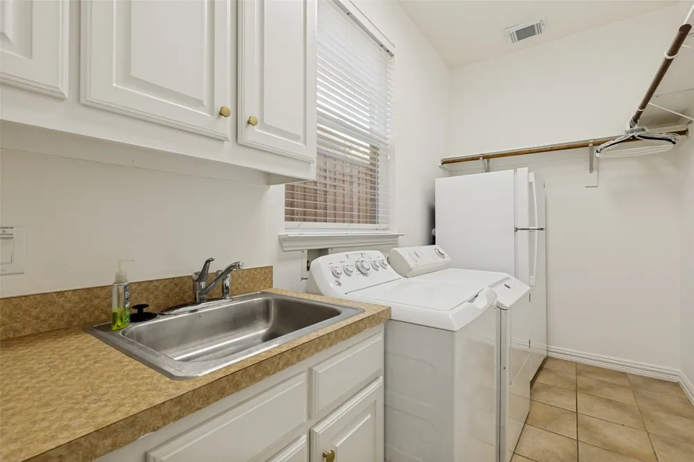 5213 Tennington Park Dallas, TX 75287