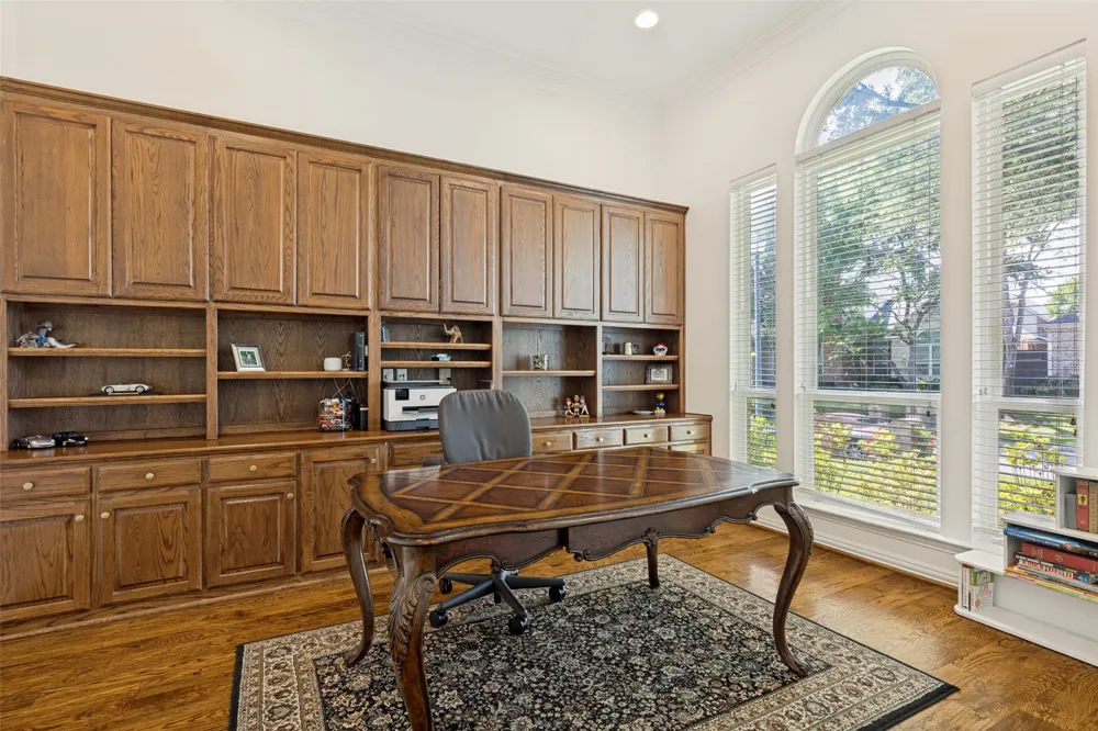 5213 Tennington Park Dallas, TX 75287