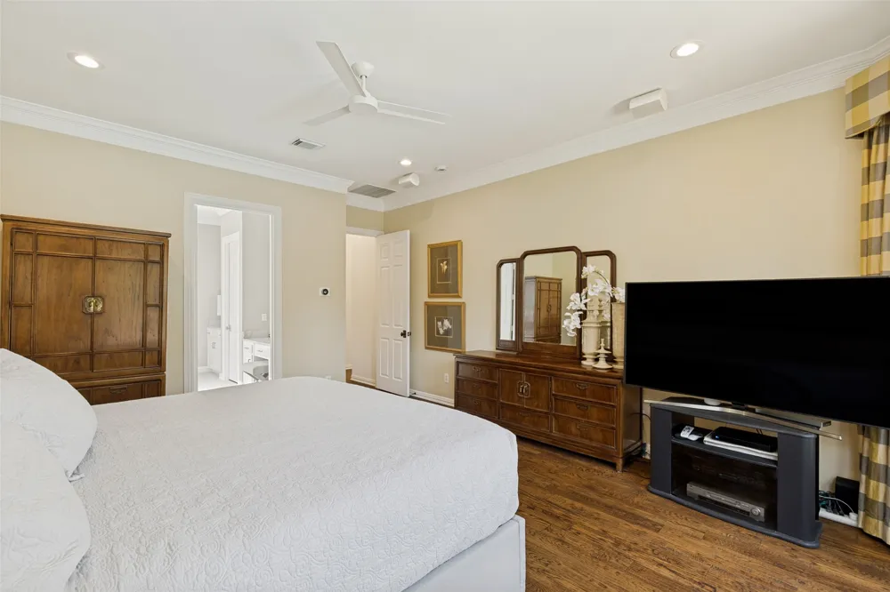 5213 Tennington Park Dallas, TX 75287