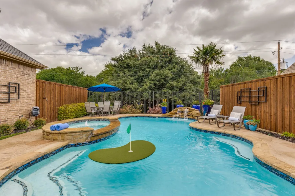 5213 Tennington Park Dallas, TX 75287