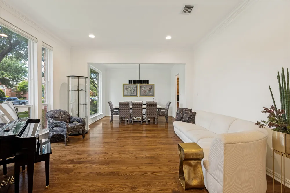 5213 Tennington Park Dallas, TX 75287