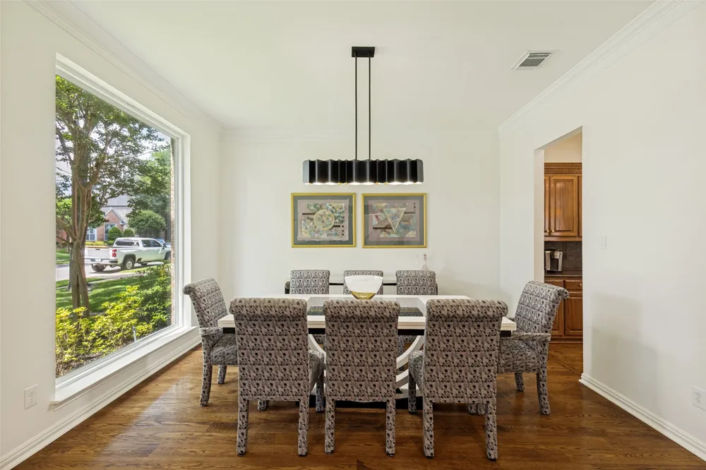 5213 Tennington Park Dallas, TX 75287
