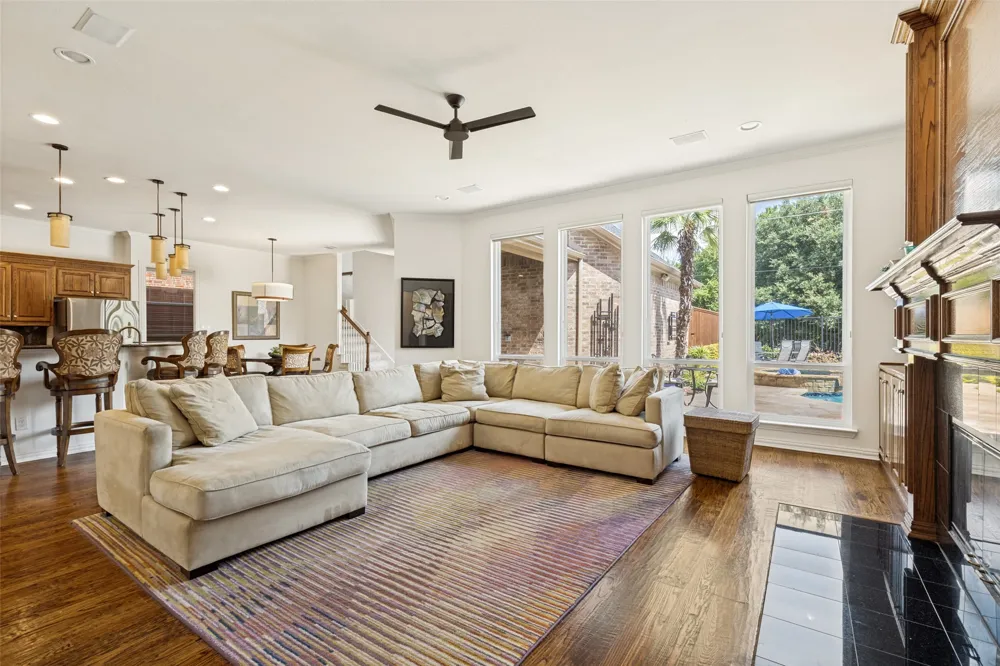 5213 Tennington Park Dallas, TX 75287