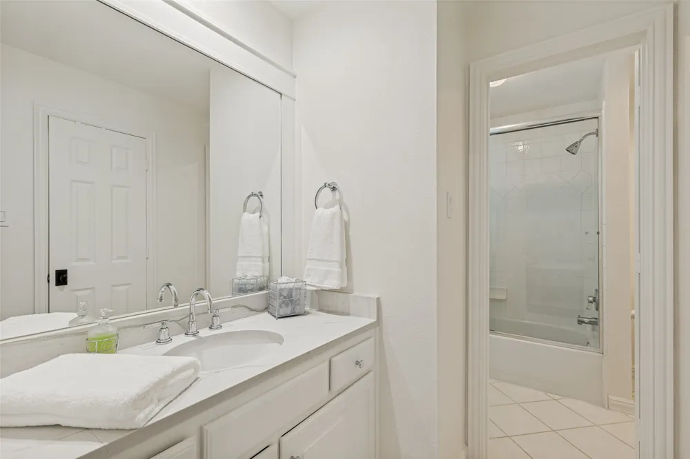 5213 Tennington Park Dallas, TX 75287