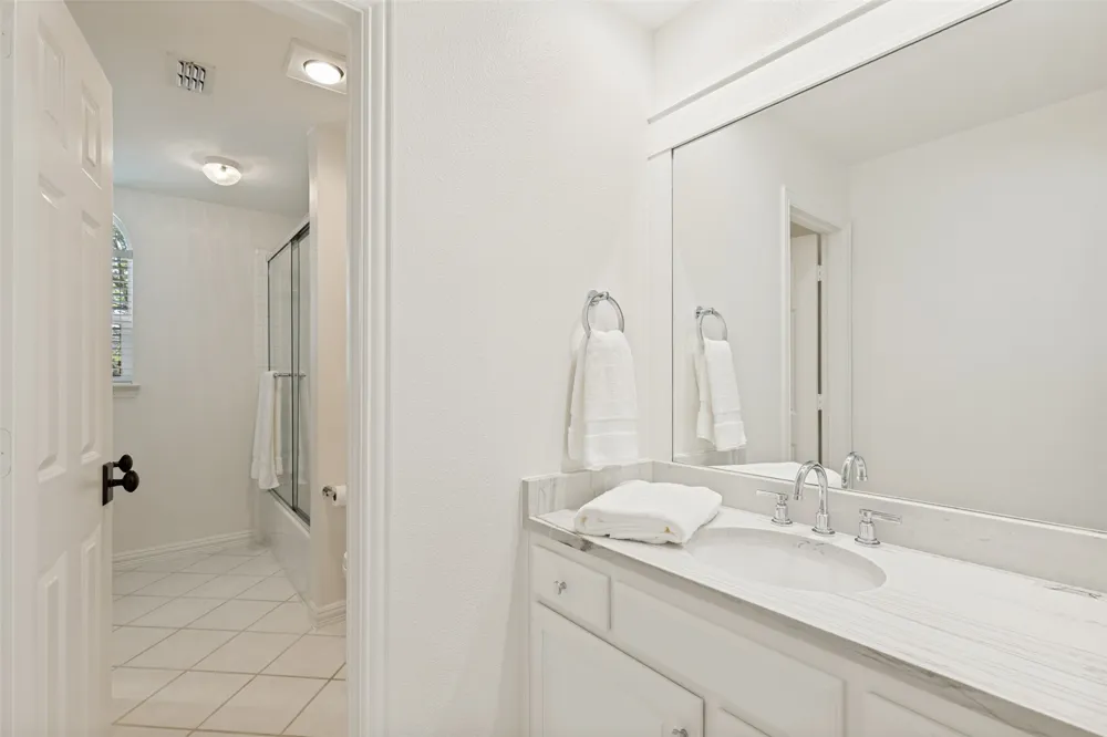 5213 Tennington Park Dallas, TX 75287