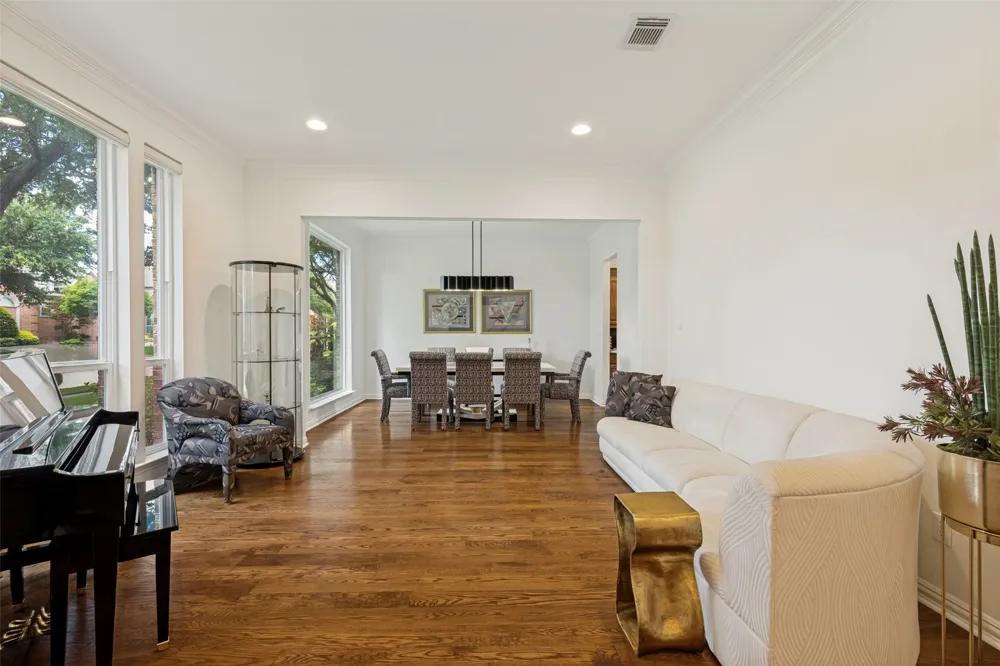 5213 Tennington Park Dallas, TX 75287