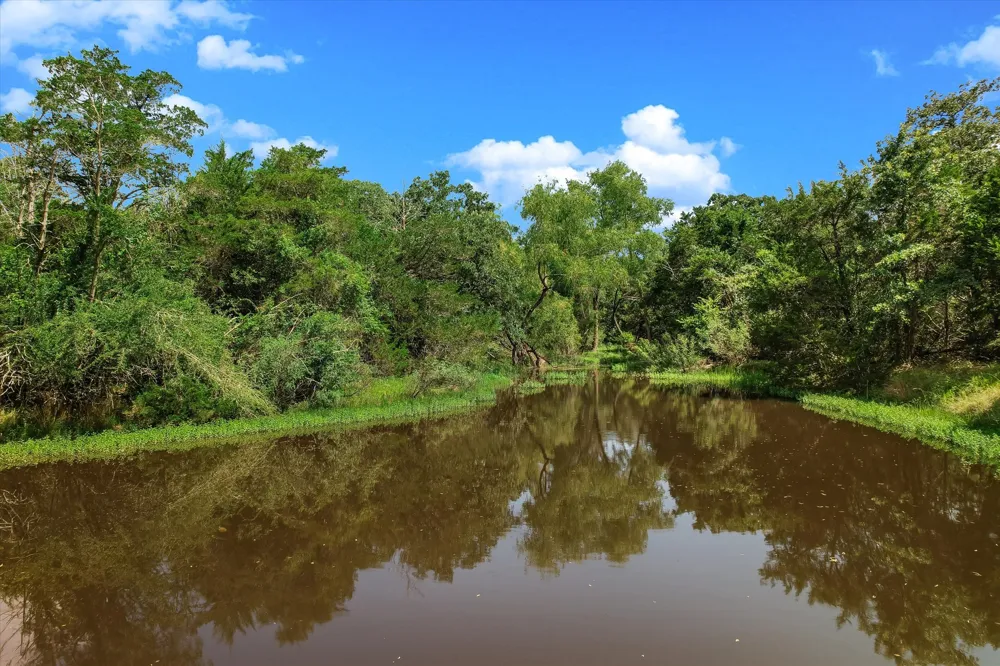 12 High Crossing Road Smithville, TX 78957